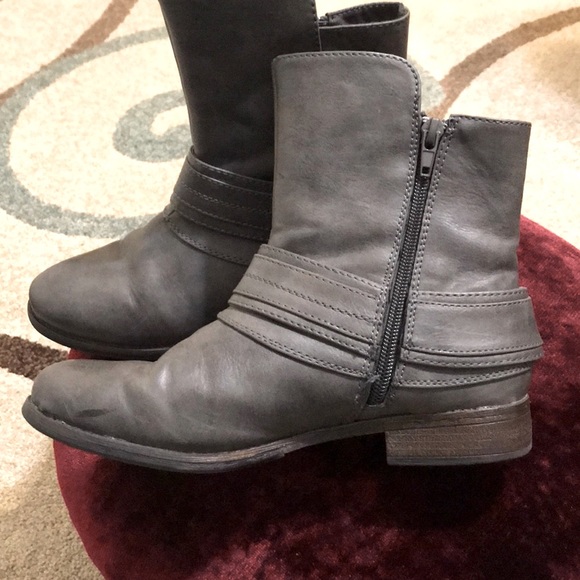 UNR8ED Shoes - SOLD❣️❤️💥UNR8ED Gray Boots💥❤️